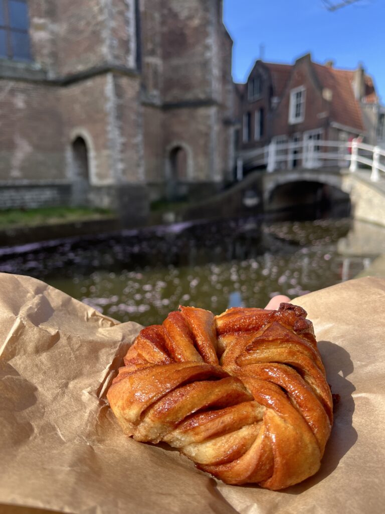 Scandi style cinnamon bun from Molen de Roos