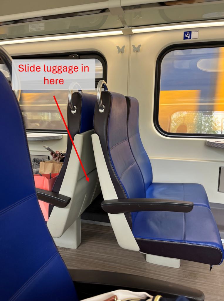 How to store luggage between seats on Dutch trains