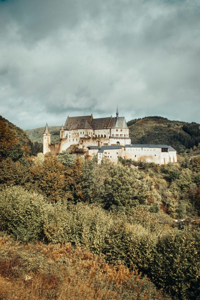 vianden_ castle_ruud-de-peijper-rX7JLNevkvk-unsplash